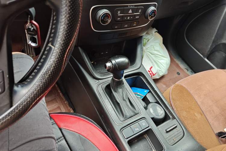 Used Kia Sorento 2013 2.2T 5-Seater Diesel Comfort Edition Gear Lever