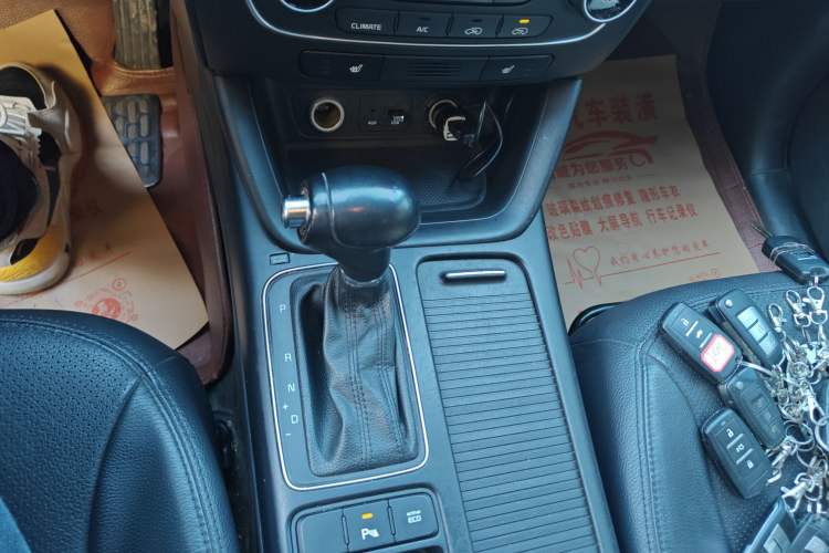 Used Kia Sorento 2013 2.4L 5-Seater Gasoline Luxury Version China IV Standard Gear Lever