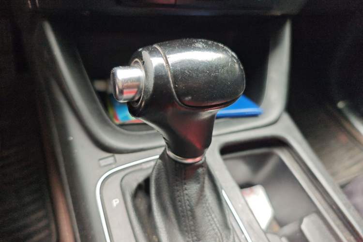 Used Kia Sorento 2013 2.4L 7-seat Gasoline Luxury Edition Gear Lever
