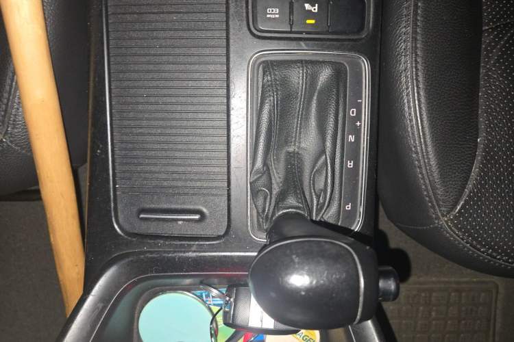 Used Kia Sorento 2013 2.2T 5-Seater Diesel Luxury Edition Gear Lever