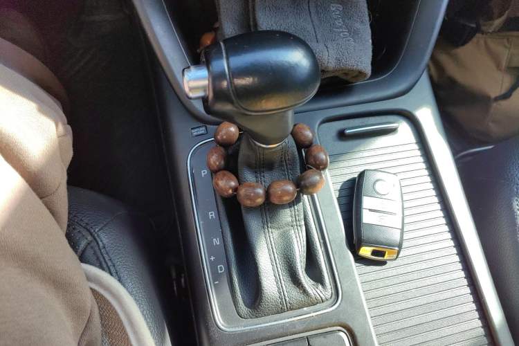 Used Kia Sorento 2013 2.4L 5-Seater Gasoline Luxury Version China V Standard Gear Lever