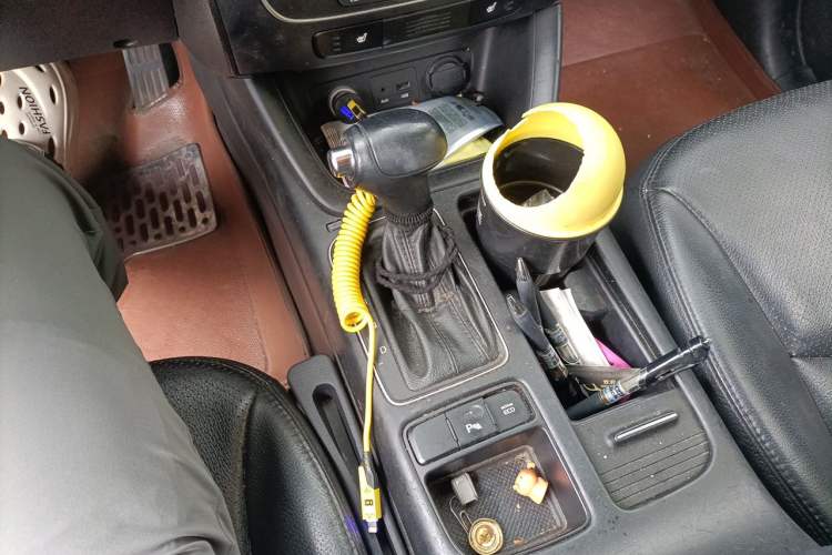 Used Kia Sorento 2013 2.4L 5-Seater Gasoline Luxury Version China IV Standard Gear Lever
