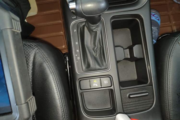 Used Kia Sorento 2013 2.4L 5-Seater Gasoline Comfort Edition Gear Lever