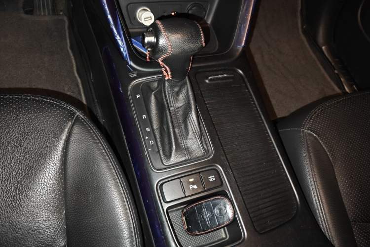Used Kia Sorento 2013 2.2T 5-Seater Diesel Luxury Edition Gear Lever