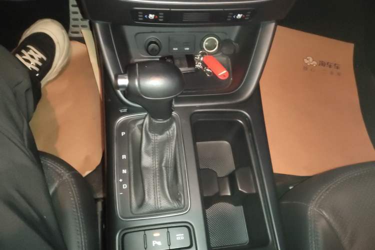 Used Kia Sorento 2013 2.2T 5-Seater Diesel Supreme Edition Gear Lever