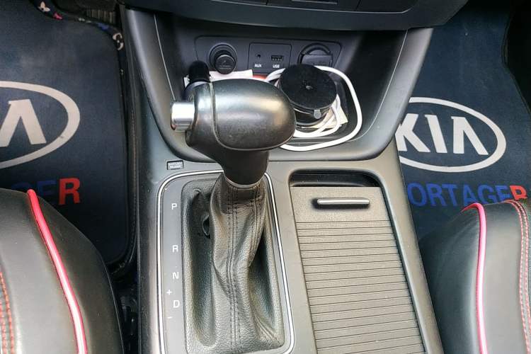 Used Kia Sorento 2013 2.4L 7-seat Gasoline Comfort Edition Gear Lever