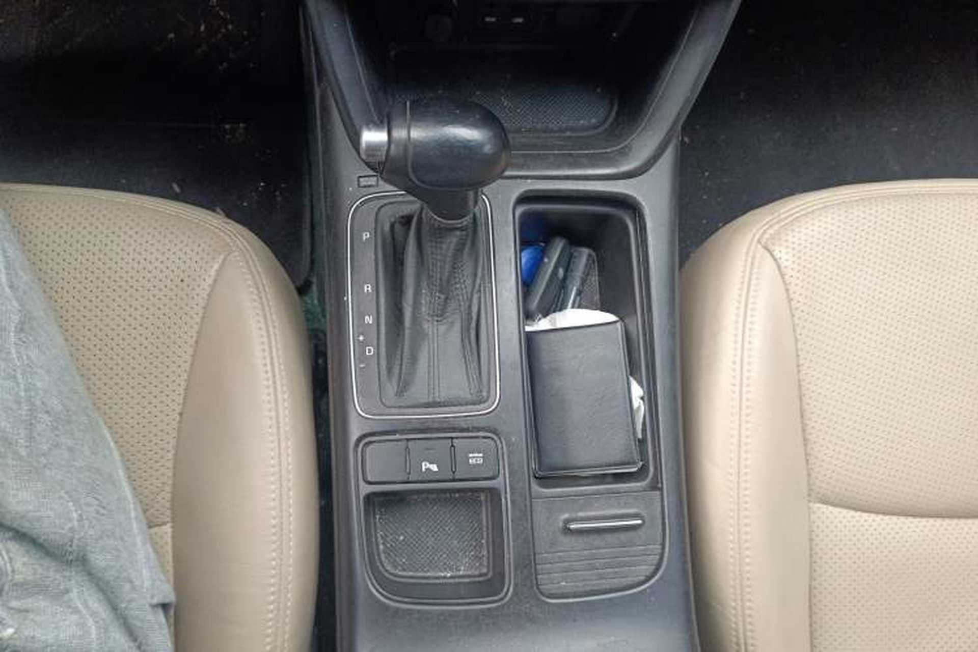 Used Kia Sorento 2013 2.4L 7-seat Gasoline Luxury Edition Gear Lever