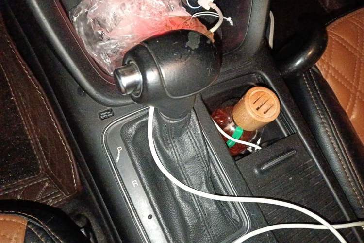 Used Kia Sorento 2013 2.4L 7-seat Gasoline Comfort Edition Gear Lever