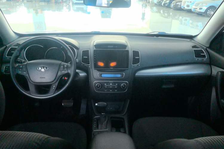 Used Kia Sorento 2013 2.4L 5-Seater Gasoline Comfort Version China IV Standard Interior 3