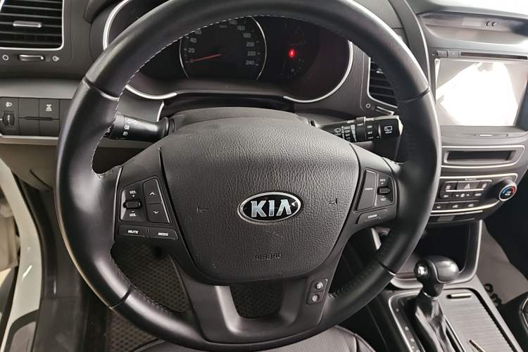 Used Kia Sorento 2013 2.2T 7-seat Diesel Comfort Edition Interior 5