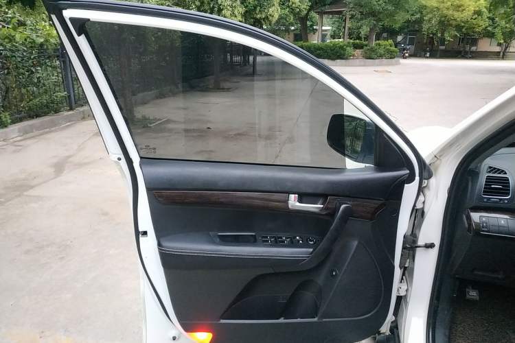 Used Kia Sorento 2013 2.4L 7-seat Gasoline Comfort Edition Left Front Door Interior