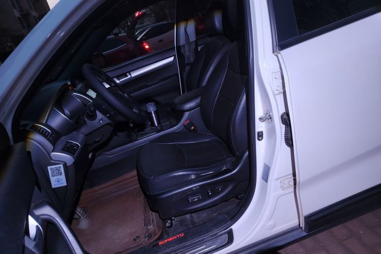 Used Kia Sorento 2013 2.2T 5-Seater Diesel Supreme Edition Left Front Seat
