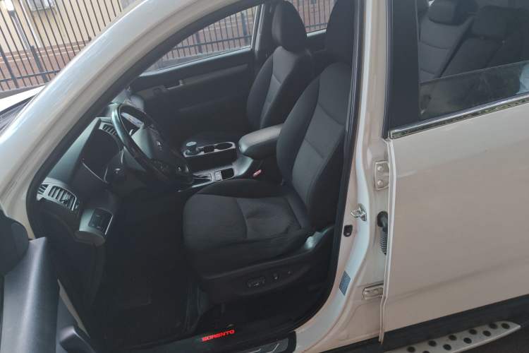 Used Kia Sorento 2013 2.2T 7-seat Diesel Comfort Edition Left Front Seat