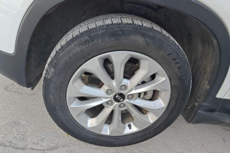 Used Kia Sorento 2013 2.4L 5-Seater Gasoline Luxury Version China IV Standard Left Front Wheel Hub