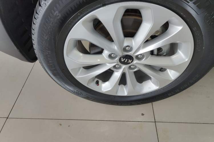Used Kia Sorento 2013 2.4L 5-Seater Gasoline Comfort Edition Left Front Wheel Hub