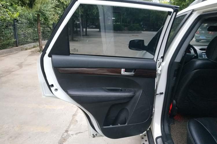 Used Kia Sorento 2013 2.4L 7-seat Gasoline Comfort Edition Left Rear Door Interior