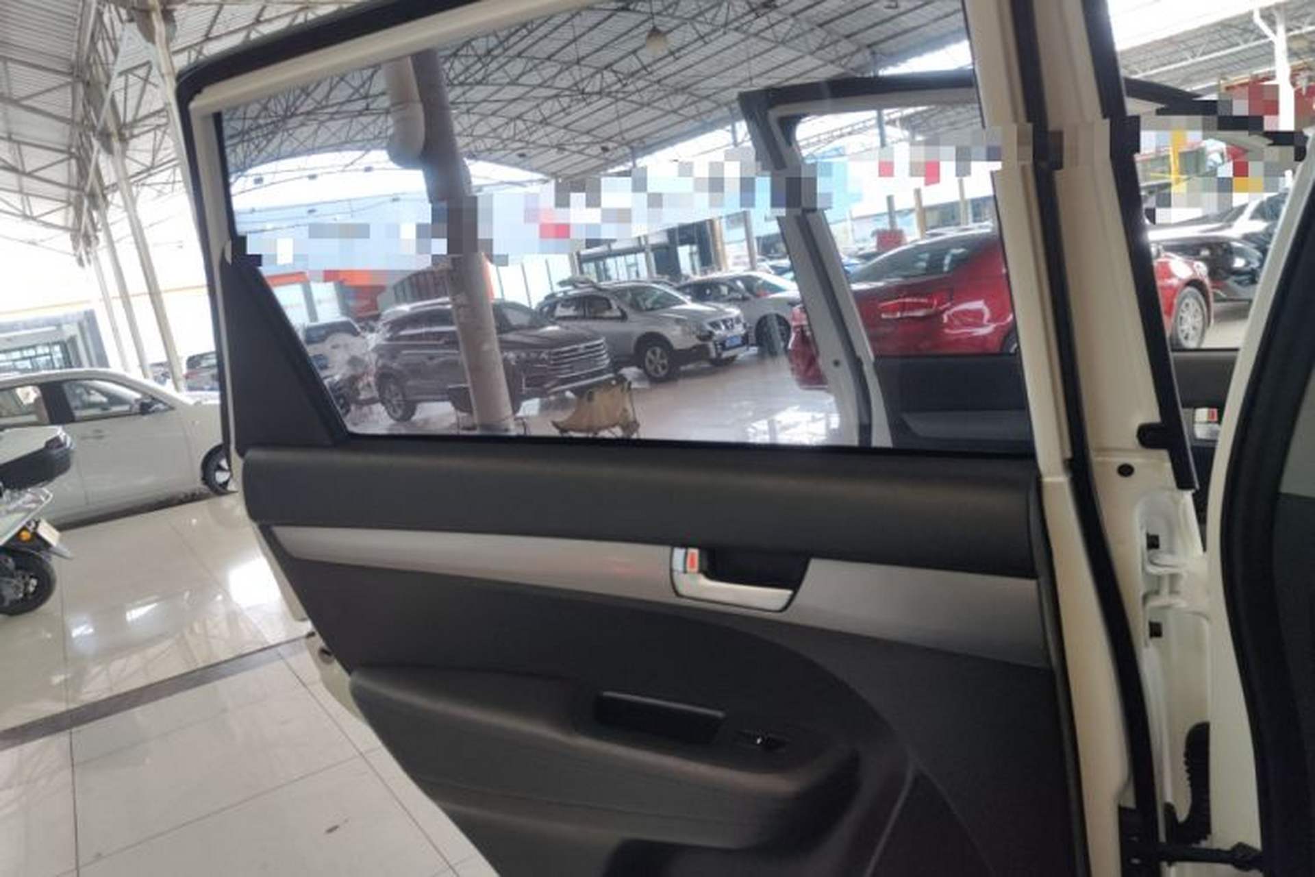 Used Kia Sorento 2013 2.4L 5-Seater Gasoline Comfort Edition Left Rear Door Interior