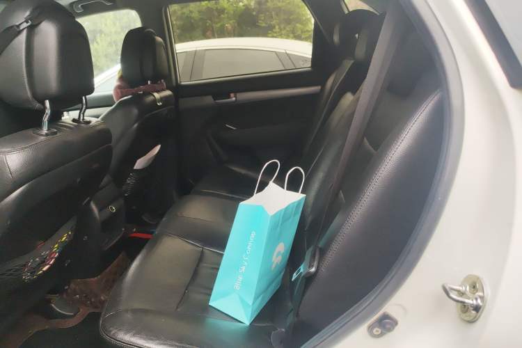 Used Kia Sorento 2013 2.4L 7-seat Gasoline Luxury Edition Left Rear Seat
