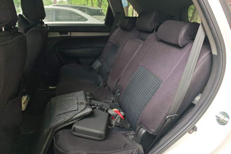 Used Kia Sorento 2013 2.4L 7-seat Gasoline Luxury Edition Left Rear Seat