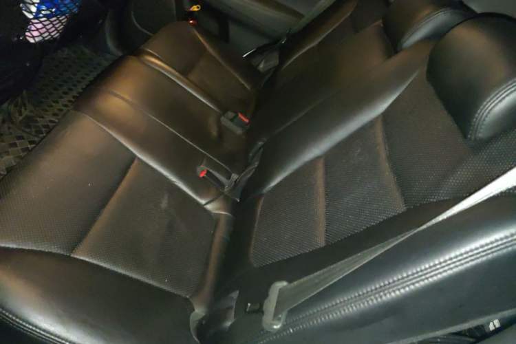 Used Kia Sorento 2013 2.4L 7-Seater Gasoline Comfort Version China IV Standard Left Rear Seat