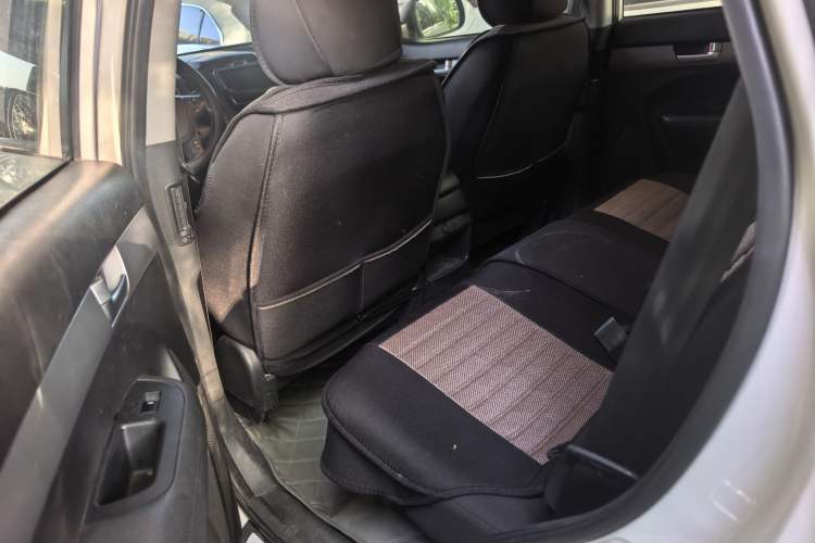 Used Kia Sorento 2013 2.4L 7-Seater Gasoline Comfort Version China IV Standard Left Rear Seat