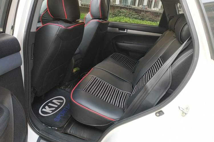 Used Kia Sorento 2013 2.4L 7-seat Gasoline Comfort Edition Left Rear Seat