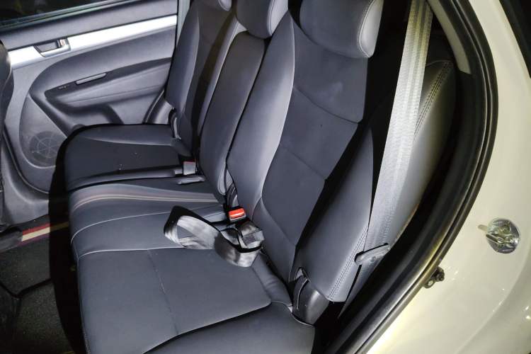 Used Kia Sorento 2013 2.4L 5-Seater Gasoline Comfort Edition Left Rear Seat