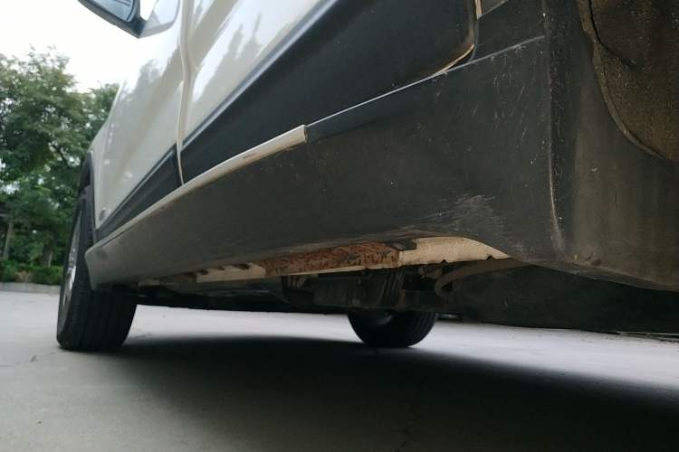 Used Kia Sorento 2013 2.4L 7-seat Gasoline Comfort Edition Left Side Sill