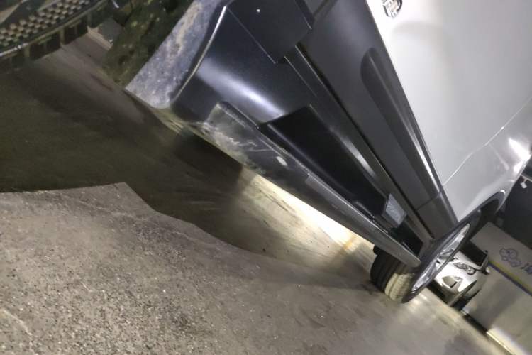 Used Kia Sorento 2013 2.2T 5-Seater Diesel Supreme Edition Left Side Sill