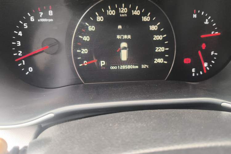 Used Kia Sorento 2013 2.4L 5-Seater Gasoline Comfort Version China IV Standard Odometer Close Up