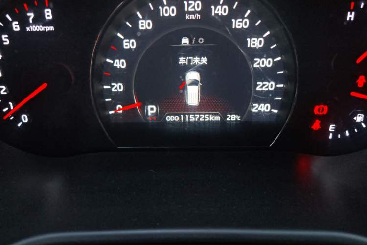 Used Kia Sorento 2013 2.4L 5-Seater Gasoline Comfort Version China IV Standard Odometer Close Up