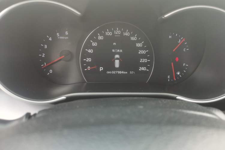 Used Kia Sorento 2013 2.2T 7-seat Diesel Luxury Edition Odometer Close Up