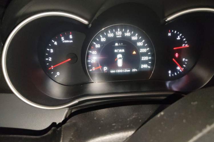 Used Kia Sorento 2013 2.2T 7-Seater Diesel Supreme Edition Odometer Close Up