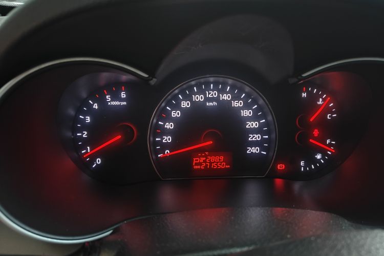 Used Kia Sorento 2013 2.2T 7-seat Diesel Comfort Edition Odometer Close Up
