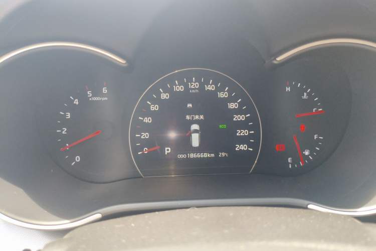 Used Kia Sorento 2013 2.2T 5-Seater Diesel Luxury Edition Odometer Close Up