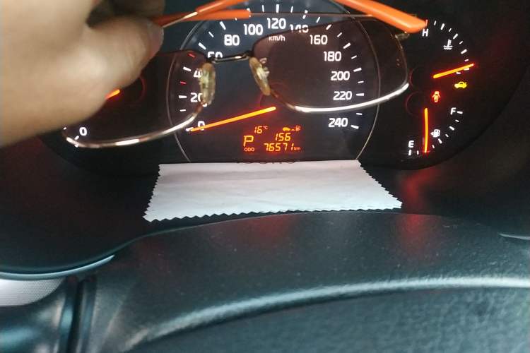 Used Kia Sorento 2013 2.2T 7-seat Diesel Comfort Edition Odometer Close Up