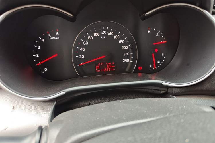 Used Kia Sorento 2013 2.2T 5-Seater Diesel Comfort Edition Odometer Close Up