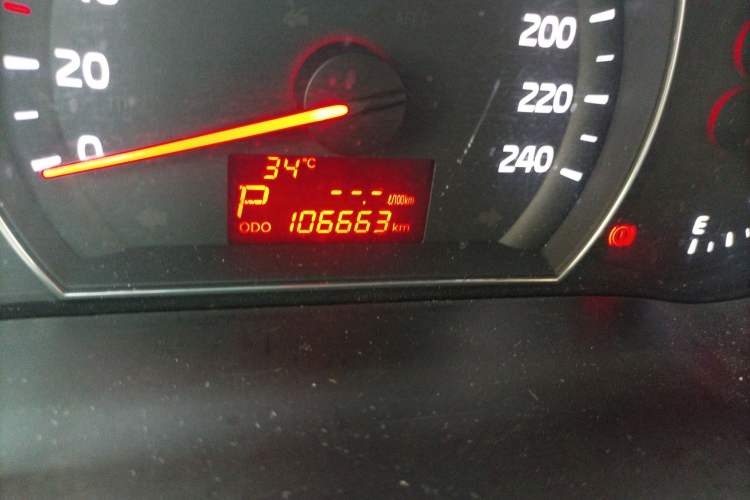 Used Kia Sorento 2013 2.2T 7-seat Diesel Comfort Edition Odometer Close Up