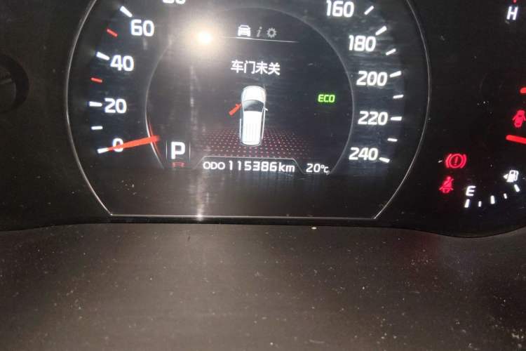 Used Kia Sorento 2013 2.4L 7-Seater Gasoline Comfort Version China IV Standard Odometer Close Up