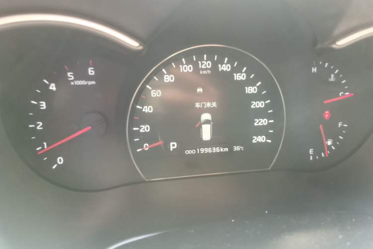 Used Kia Sorento 2013 2.2T 7-seat Diesel Luxury Edition Odometer Close Up