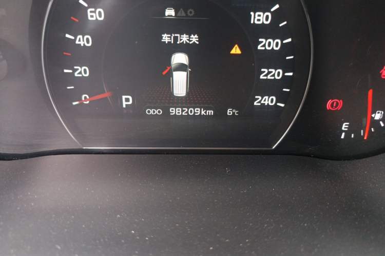 Used Kia Sorento 2013 2.4L 7-Seater Gasoline Luxury Version China IV Standard Odometer Close Up