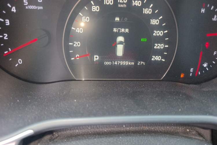 Used Kia Sorento 2013 2.2T 5-Seater Diesel Luxury Edition Odometer Close Up