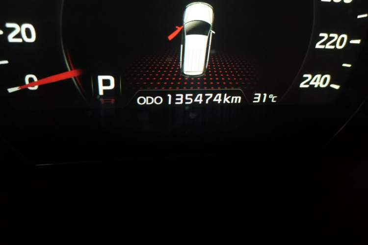 Used Kia Sorento 2013 2.4L 7-seat Gasoline Luxury Edition Odometer Close Up