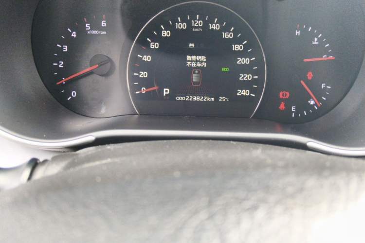 Used Kia Sorento 2013 2.2T 7-seat Diesel Luxury Edition Odometer Close Up