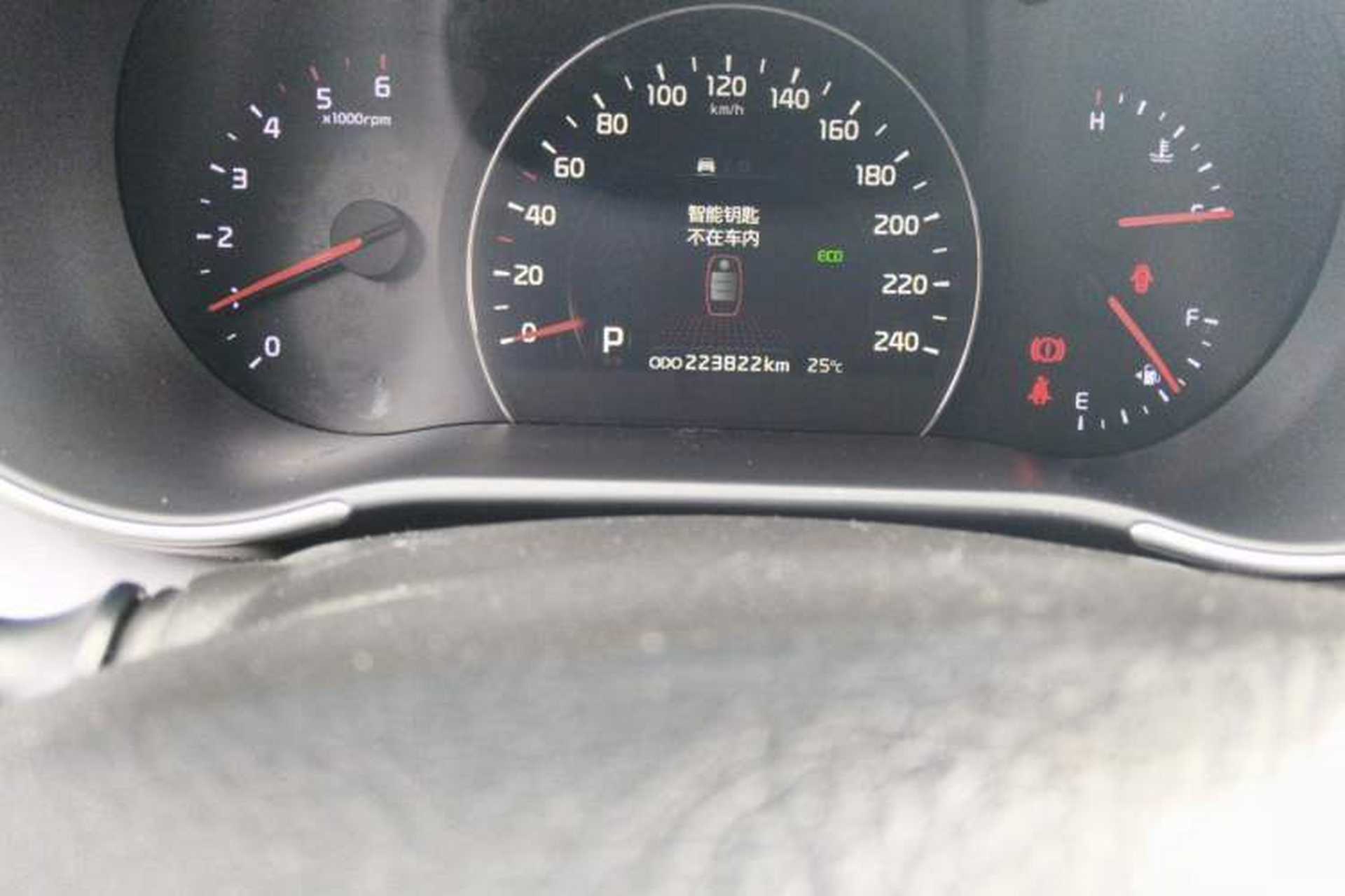 Used Kia Sorento 2013 2.2T 7-seat Diesel Luxury Edition Odometer Close Up