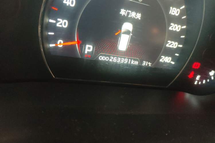Used Kia Sorento 2013 2.4L 5-Seater Gasoline Luxury Version China V Standard Odometer Close Up