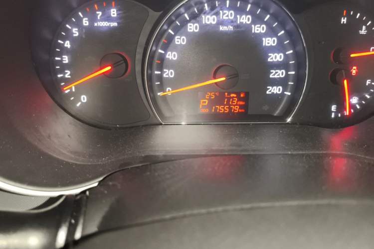 Used Kia Sorento 2013 2.4L 5-Seater Gasoline Comfort Edition Odometer Close Up