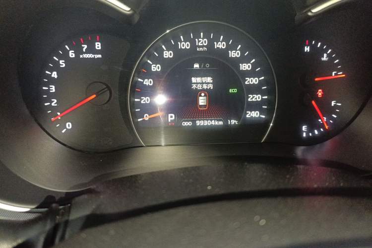 Used Kia Sorento 2013 2.4L 7-Seater Gasoline Luxury Version China IV Standard Odometer Close Up