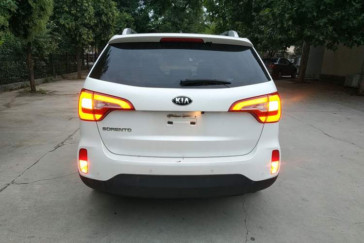 Used Kia Sorento 2013 2.4L 7-seat Gasoline Comfort Edition Rear