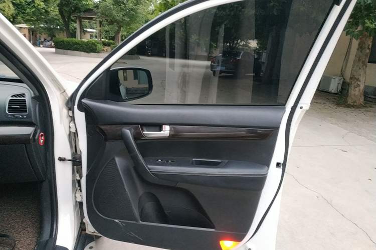Used Kia Sorento 2013 2.4L 7-seat Gasoline Comfort Edition Right Front Door Interior